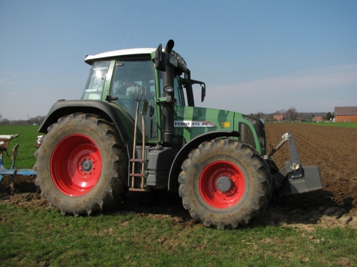 Fendt 413 Vario tractor