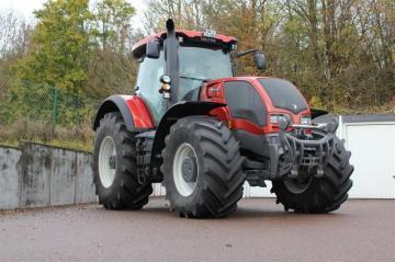 Valtra S263 tractor