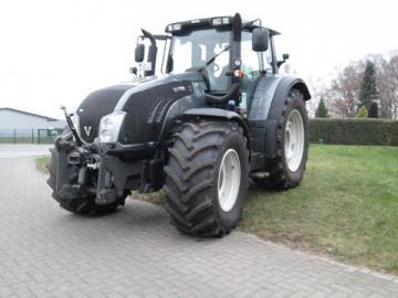 Valtra T203 tractor