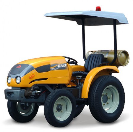 Agrale 4100 GLP towing tractor