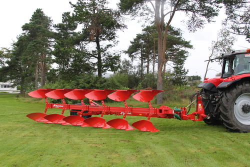 Kverneland RN semi-mounted reversible plough
