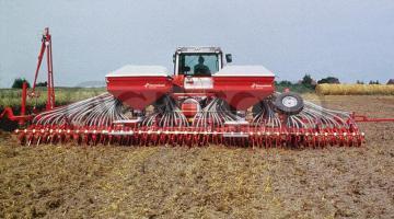 Kverneland Accord DT pneumatic seed drill
