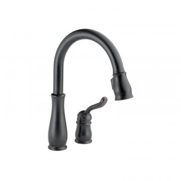 Delta Leland Single-Handle Pull-Down Sprayer Kitchen Faucet in Venetian Bronze with MagnaTite Dockin
