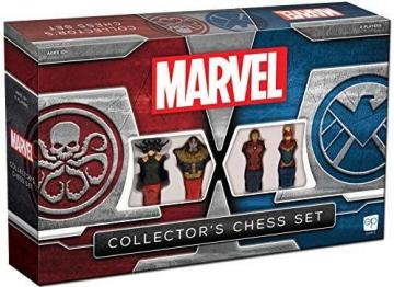 USAOPOLY Marvel Collector's Chess Set, Custom Sculpted Chess Pieces Marvel Superheros & Villains